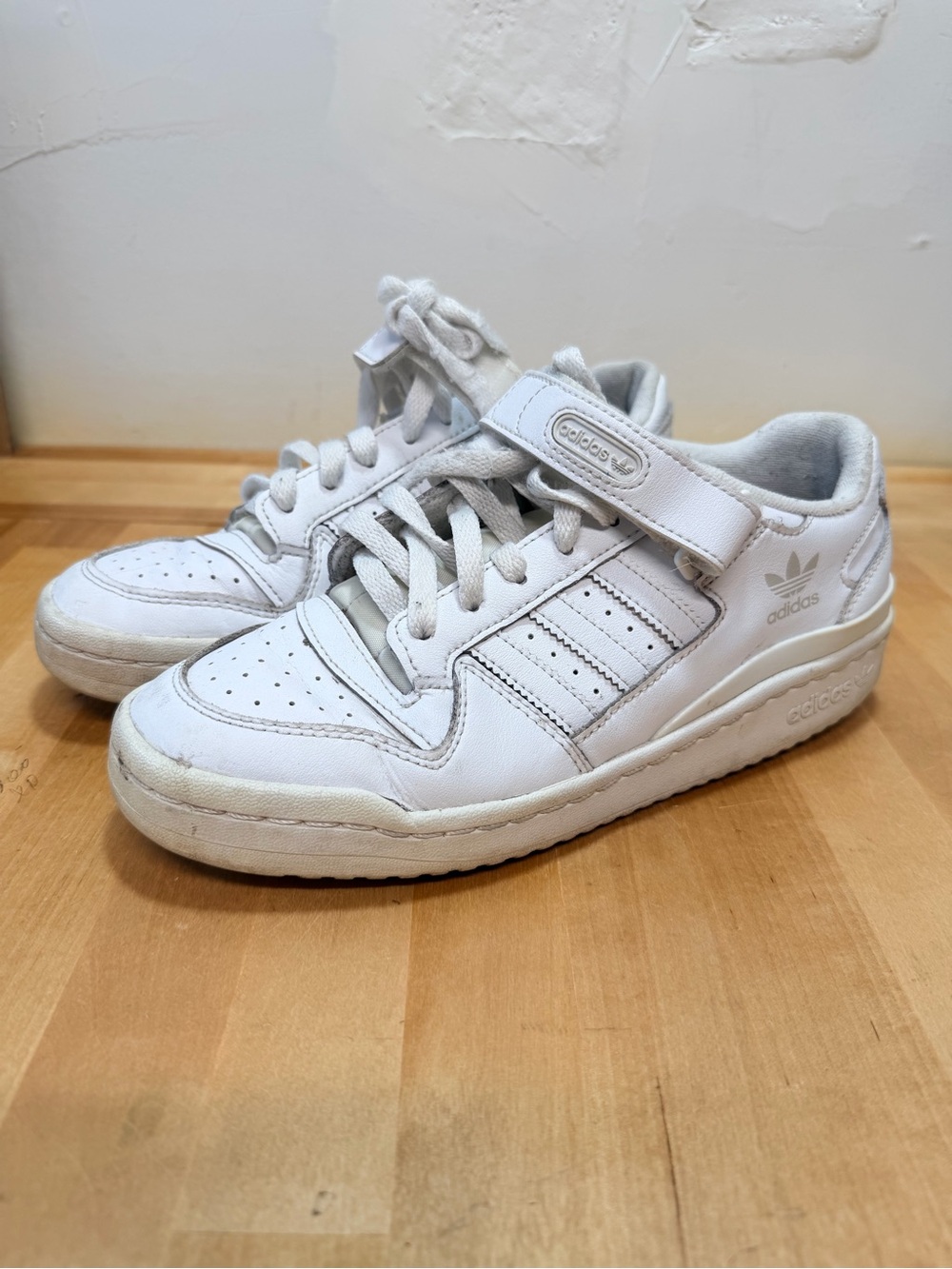 white Adidas Forum Low used 6.5 - Picture 4 of 8